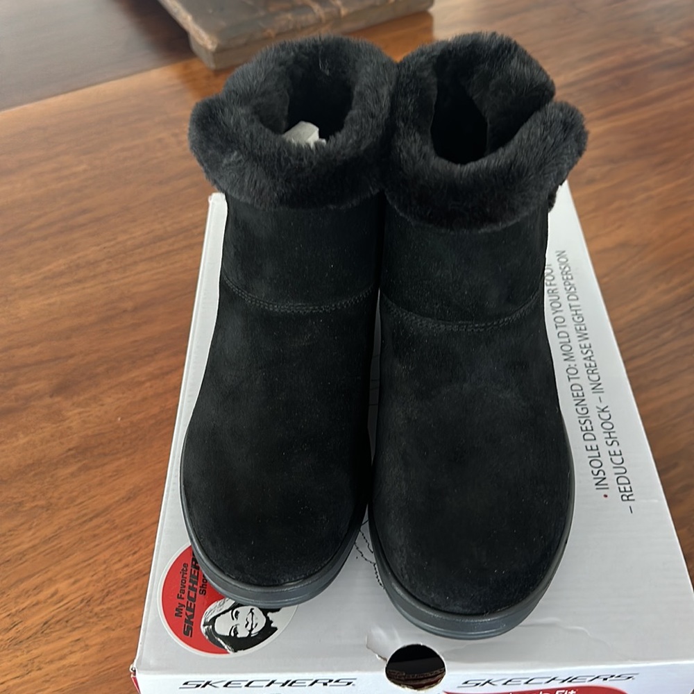 Brand new in box Skechers Arch Fit Black Boots with a wedge - Picture 2 of 6